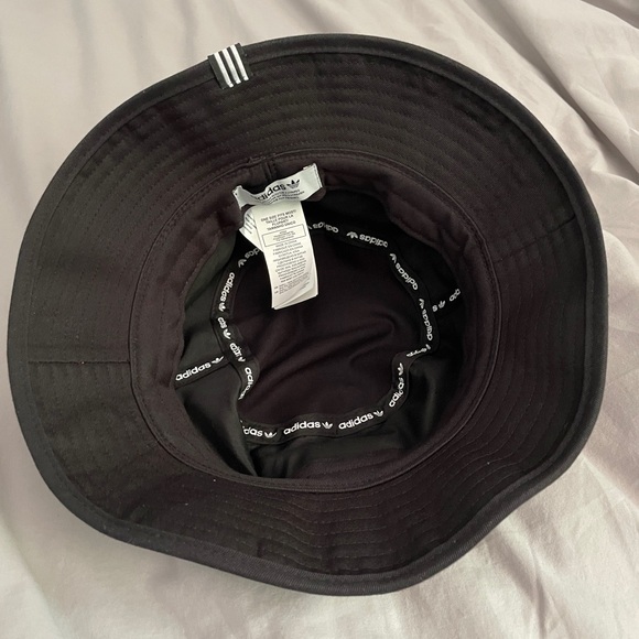 ADIDAS ORIGINAL BUCKET HAT - Picture 3 of 5